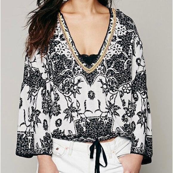 FREE PEOPLEKanuk Hoodie Black White Floral Boho Wide Sleeve HoodMedium